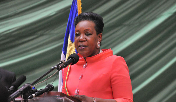 Feature image la-nouvelle-presidence-centrafricaine-catherine-samba-panza-apres-avoir-prete-serment-le-23-janvier-2014-a-bangui_4712157