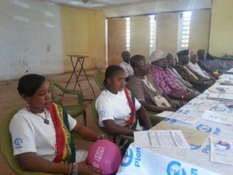 Enfants députés lors de la signature de la convention entre Plan Guinée et les représentants des communautés de Dinguiraye et Dabola