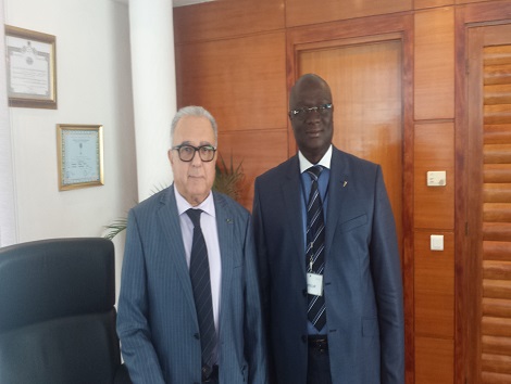 Le PDG du groupe Sothem, Omar Tazi en compagnie du Directeur de la pharmacie centrale de Guinée, Dr Moussa Konaté