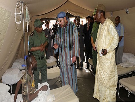Visite du Roi Mohamed VI et du président Alpha Condé à l'hôpital militaire marocian à Conakry
