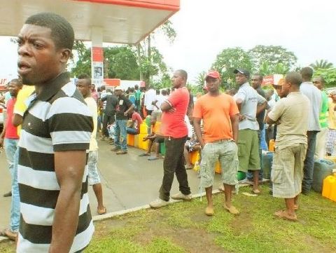 Feature image mercredi-09-avril-2014-manque-de-carburant-kissidougou-les-citoyens-payent-les-frais1515