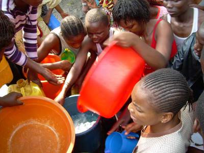 Feature image penurie-eau-conakry-guinee