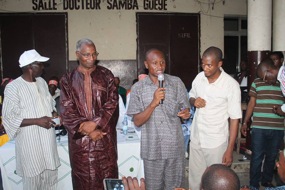 Le vice-président de l'UFDG (second de gauche à droite), Bah Oury lors d'un meeting à Dakar le 26 Octobre 2014