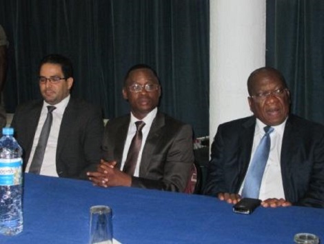 Le Ministre Bantama Sow (au milieu) aux côtés de son collègue Franois Louceny Fall (à droite)     Photo Africaguinee.com