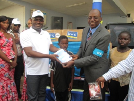 Kerfalla Camara "KPC" et le Représentant adjoint de l'UNICEF en Guinée      Photo-Africaguinee.com