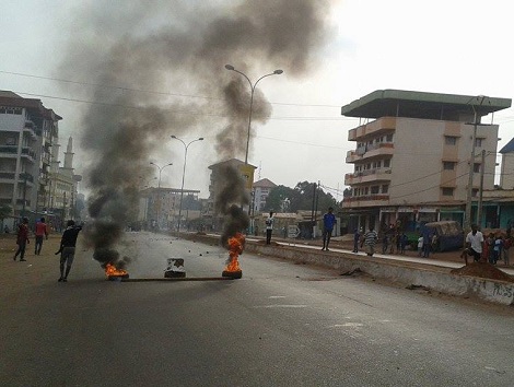 Un quartier de la haute banlieue de Conakry lors de la journée de manifestation de ce lundi 13 avril 2015   Photo-Africaguinee.com
