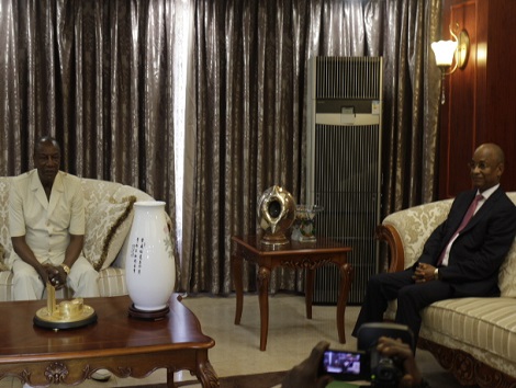 Le Président Alpha Condé et Cellou Dalein Diallo lors de leur rencontre de ce mercredi 20 mai 2015 au Palais Sékoutoureya  Photo-Africaguinee.com