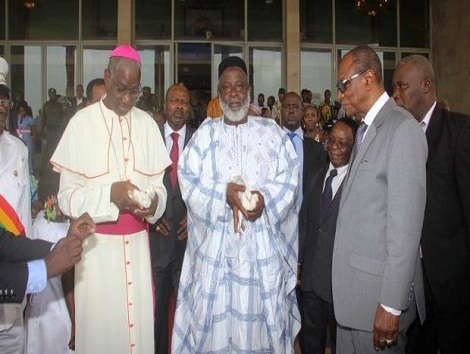 alpha_conde_et_les-religieux_de_guinee1