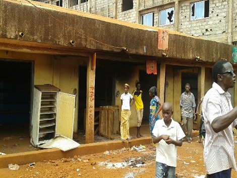 Feature image Une boutique vandalisée à la Cimenterie Photo-Africaguinee.com