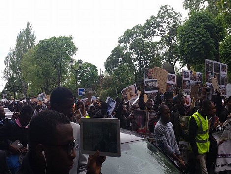 Des manifestants dans les rues de Paris    Photo-Mouctar Sall