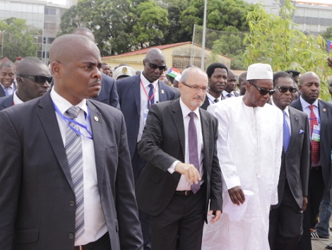 Feature image Les Présidents Alpha Condé et Obiang Guéma en compagnie du Directeur de Bolloré en Guinée