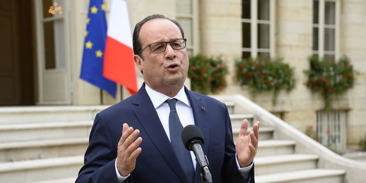 Feature image 4701531_3_c794_francois-hollande-devant-la-prefecture-de-cote_5322f10933a8504b12d41f58b6ace41c