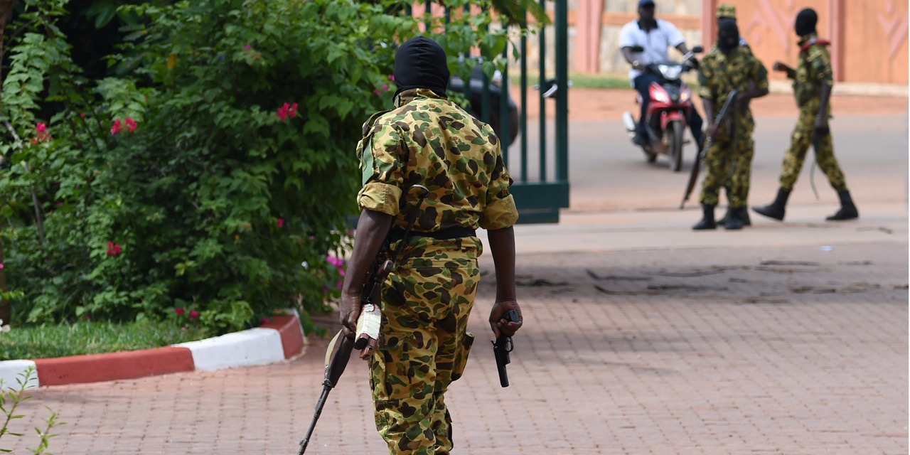 Feature image burkina-faso-l-armee-assiege-la-caserne-de-la-garde-presidentielle
