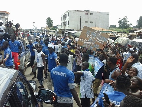 Des militants de l'UFR fortement mobilisés sur l'autoroute Fidel Castro de Conakry