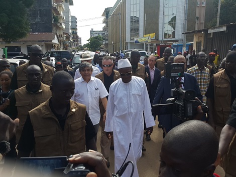 Feature image Alpha Condé après son vote dans les rues de Kaloum Photo-Africaguinee.com