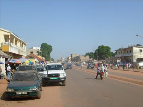 bissau_main_road_to_airport