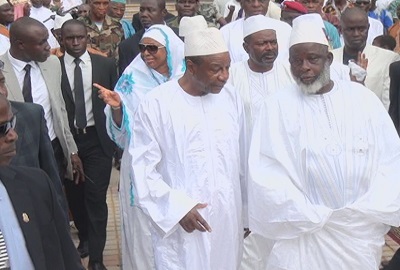 Le président Alpha Condé aux côtés du grand imam de Conakry, El-hadj Mamadou Saliou Camara