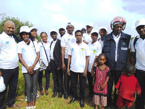 Feature image L’équipe d’UDID National et de Mali avec les partenaires locaux sur le terrain au sommet de Mont Loura