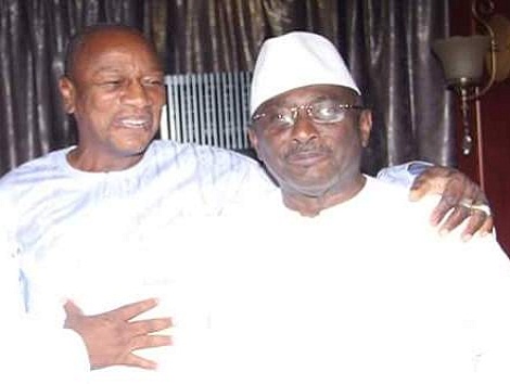 Feature image ALPHA CONDE (G) Sidya Touré (D), le 23 OCTOBRE 2015, au Palais Sékhoutouréayah