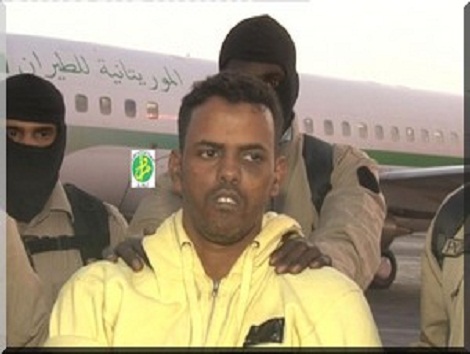 Saleck Ould Cheikh , à sa descente d'avion à l'aéroport de Nouatchot