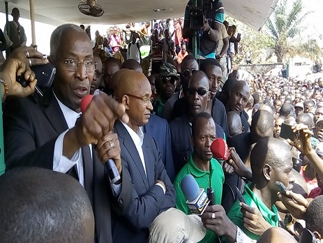 BAH Oury, tenant son discours au siège du parti UFDG, photo Africaguinee