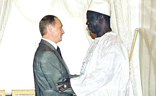 L'ancien président guinéen Lansana Conté aux côtés de son homologue russe, Vladmir Putin-Africaguinee.com