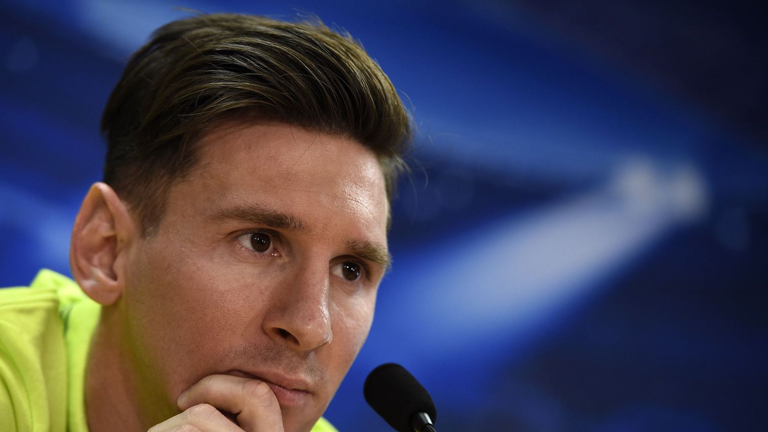 Feature image l-attaquant-du-barca-lionel-messi-en-conference-de-presse-au-centre-d-entrainement-du-club-pres-de-barcelone-le-5-avril-2015_5333333