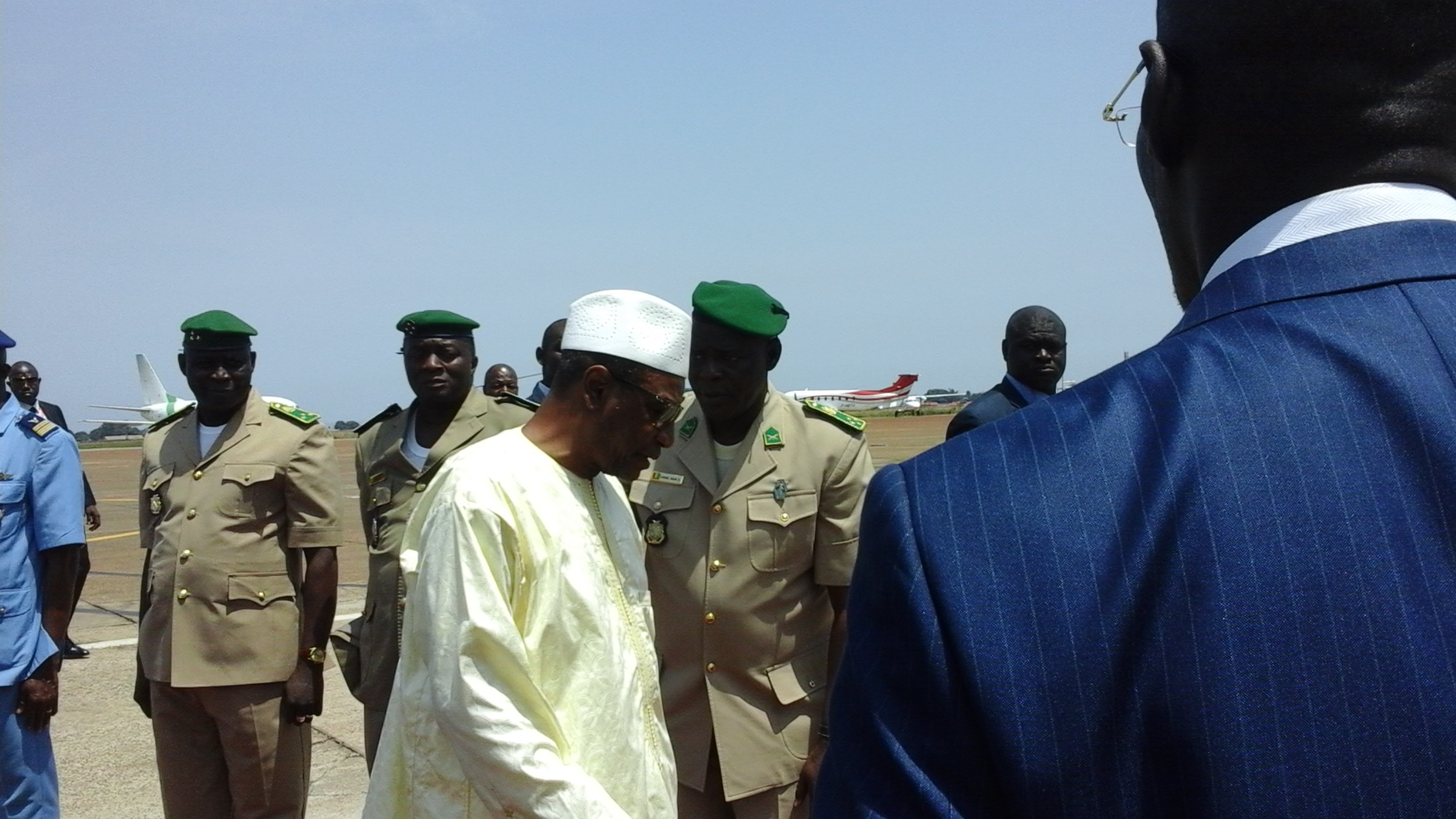 Feature image Le Chef de l’Etat guinéen, Alpha Conde avec des officiers supérieurs de l'armée, Photo Boubacar Diallo, Africaguinee.com