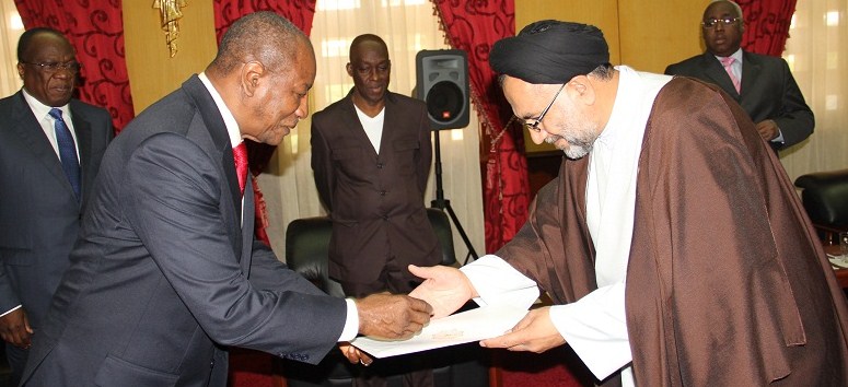Feature image Alpha Condé & et l'ambassadeur d'Iran en Guinée, image d'archive