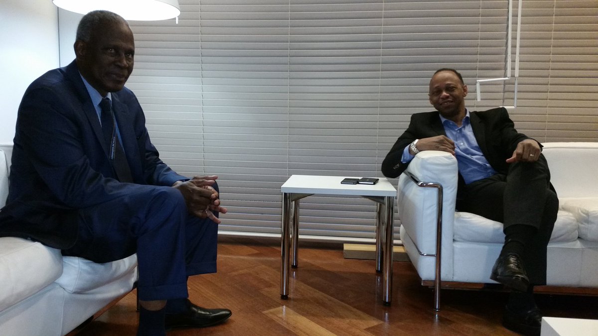 Feature image L'ambassadeur Amara Camara avec le PM Mamady Youla