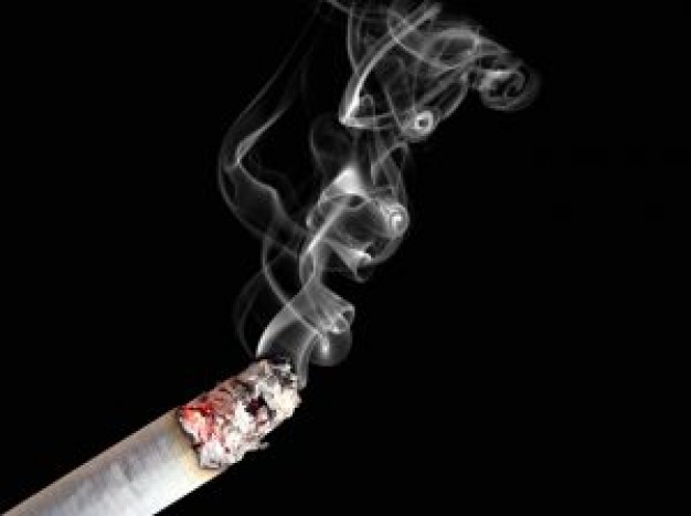 fumer-la-cigarette-et-le-deplacement_2941601