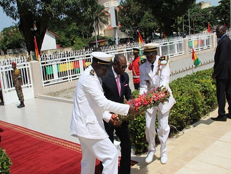 Alpha Condé à la place des martyrs de Conakry