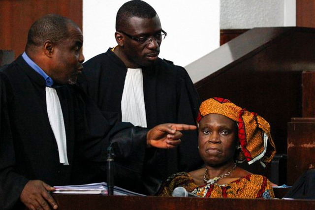 Simone Gbagbo avec ses avocats-Photo: AFP