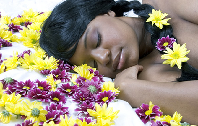 Feature image Une femme en sommeil-Image d'illustration