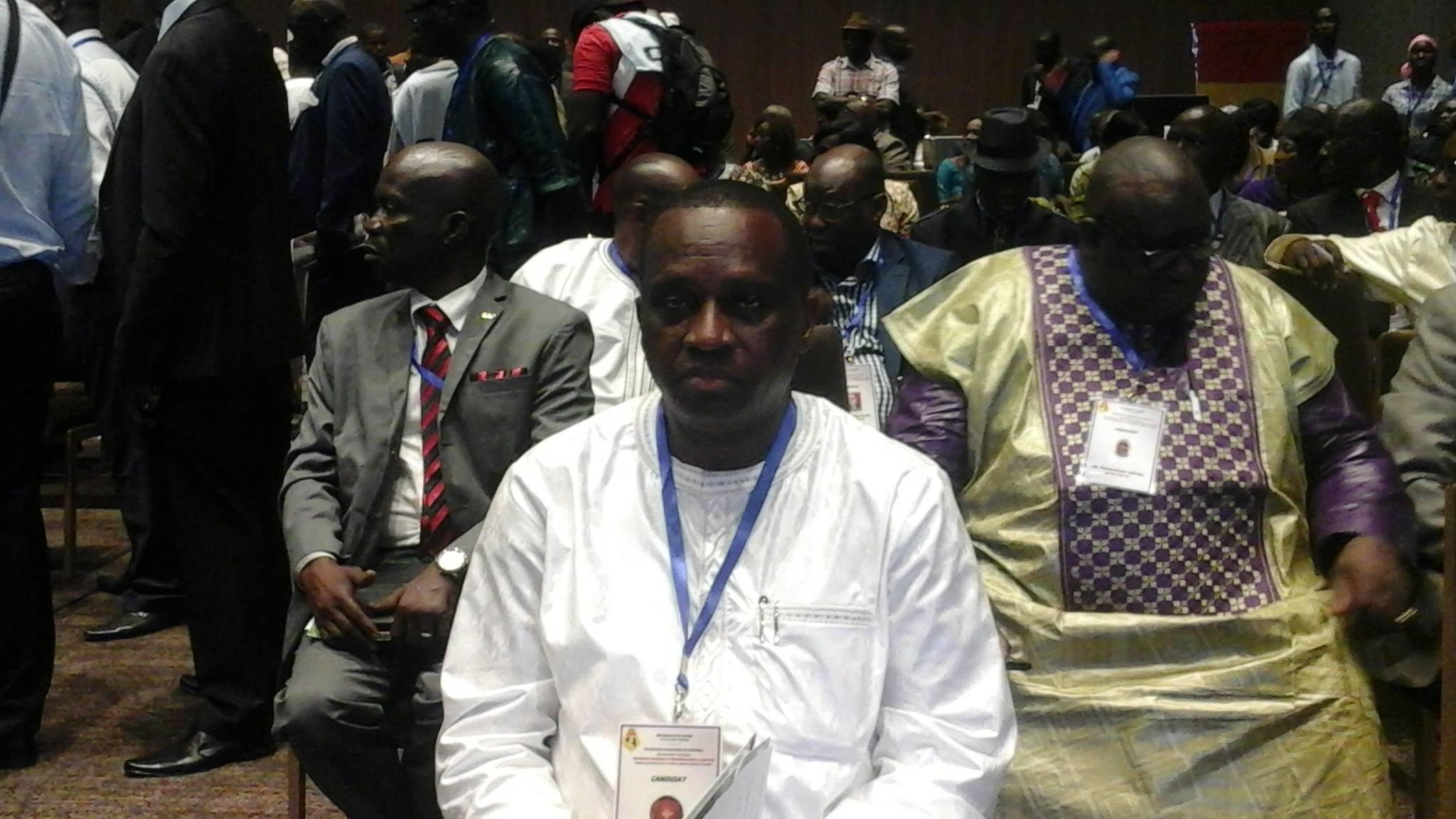 Feature image Antonio Souaré dans la salle de congrès