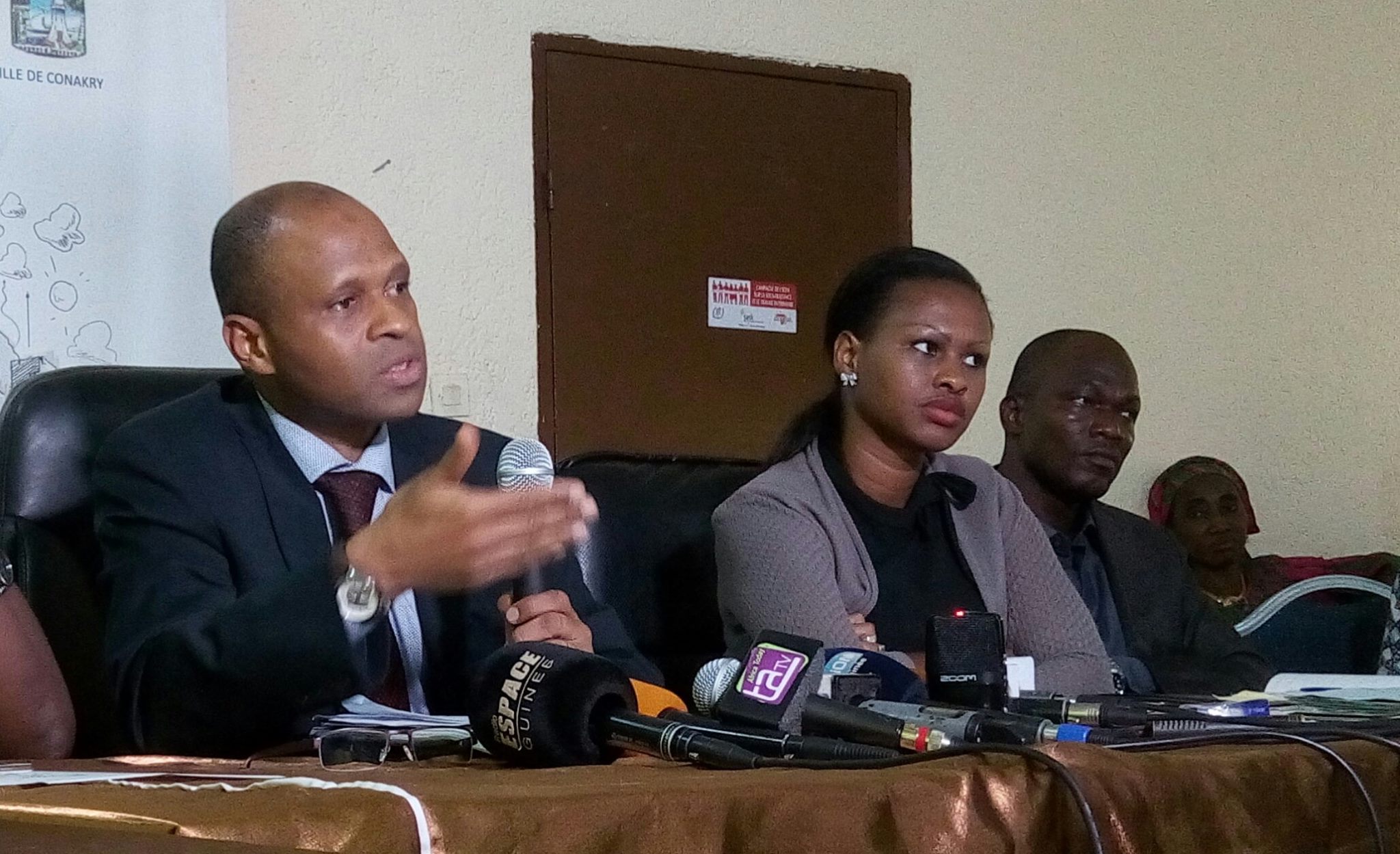 Le Ministre Yéro Baldé et sa Cheffe de cabinet, Mme Zénab Camara