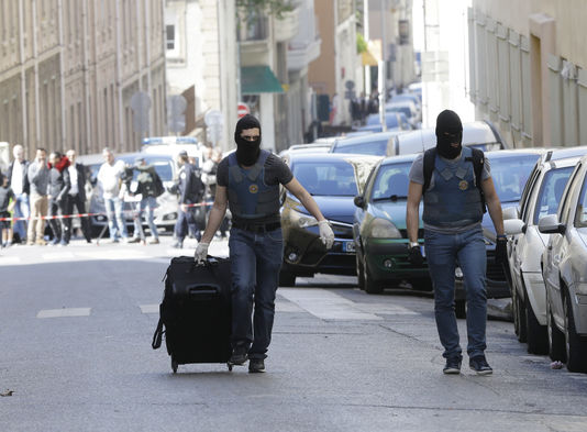 Feature image 5113099_6_4b92_des-policiers-a-marseille-le-18-avril_56af736c986780fe3d71f8d3520a4166