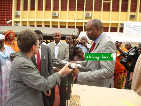 Feature image remise_equipements_au_ministre