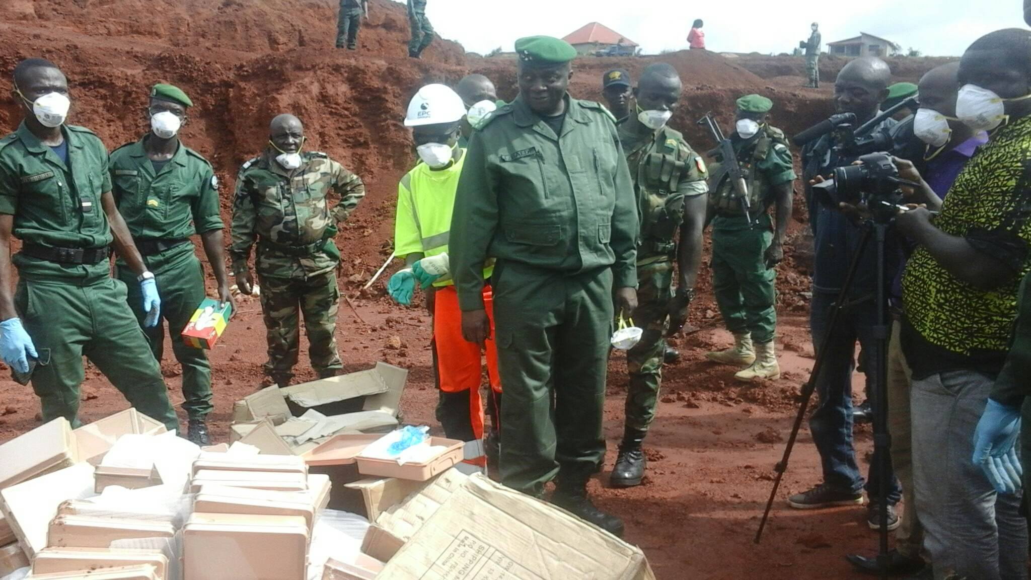 Feature image Le Général Ibrahima Baldé devant les cartons