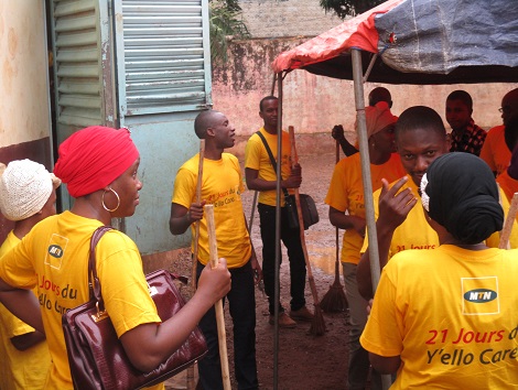 Des travailleurs de MTN sur le terrain