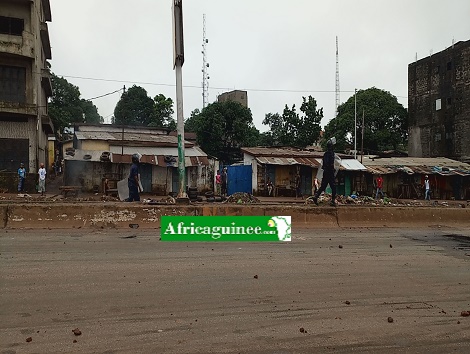 Feature image Des policiers qui poursuivent des manifestants à Koloma, Photo Africaguinee.com