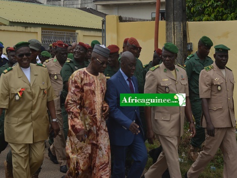 Feature image Le ministre d'Etat Mohamed Diané accompagné de plusieurs officiers de l'armée guinéenne