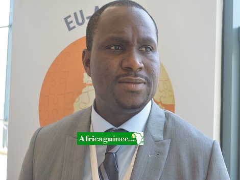Moustapha Naité, Ministre de la Jeunesse et de l'Emploi des jeunes