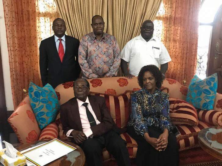 Feature image La famille Mugabe après son éviction du pouvoir à Harare-Africaguinee.com