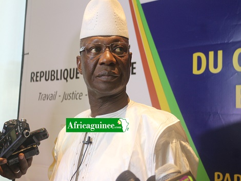 Général Bouréma Condé, Ministre guinéen de l'Administration du territoire et de la décentralisation