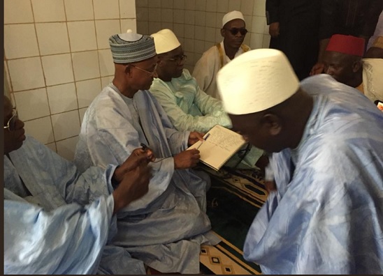 Feature image Cellou Dalein Diallo dans une mosquée de Dabompa, le 15 décembre 2017-Africaguinee.com