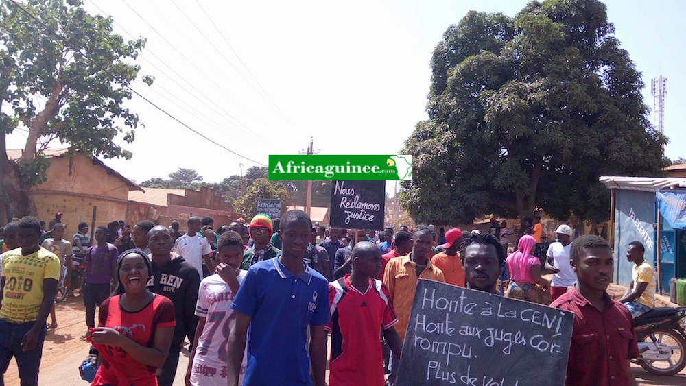 Feature image Des militants de l'opposition guinéenne à Lélouma
