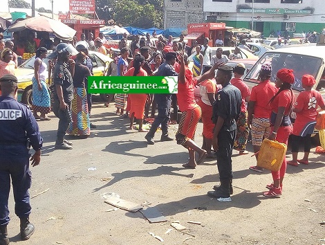 Des femmes manifestantes dans les rues Conakry