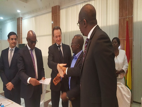 Les ministres Abdoulaye Magassouba, Mohamed Lamine Doumbouya et des responsables de la Société des Bauxites de Guinée S.A (SBG SA).