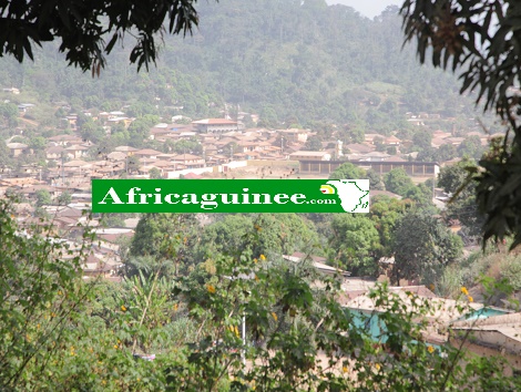 Vue panoramique de la ville de Macenta en Guinée forestière